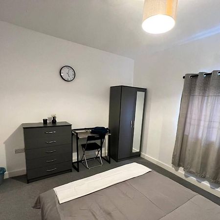 4 Bedroom Terrace House Wellingborough Extérieur photo