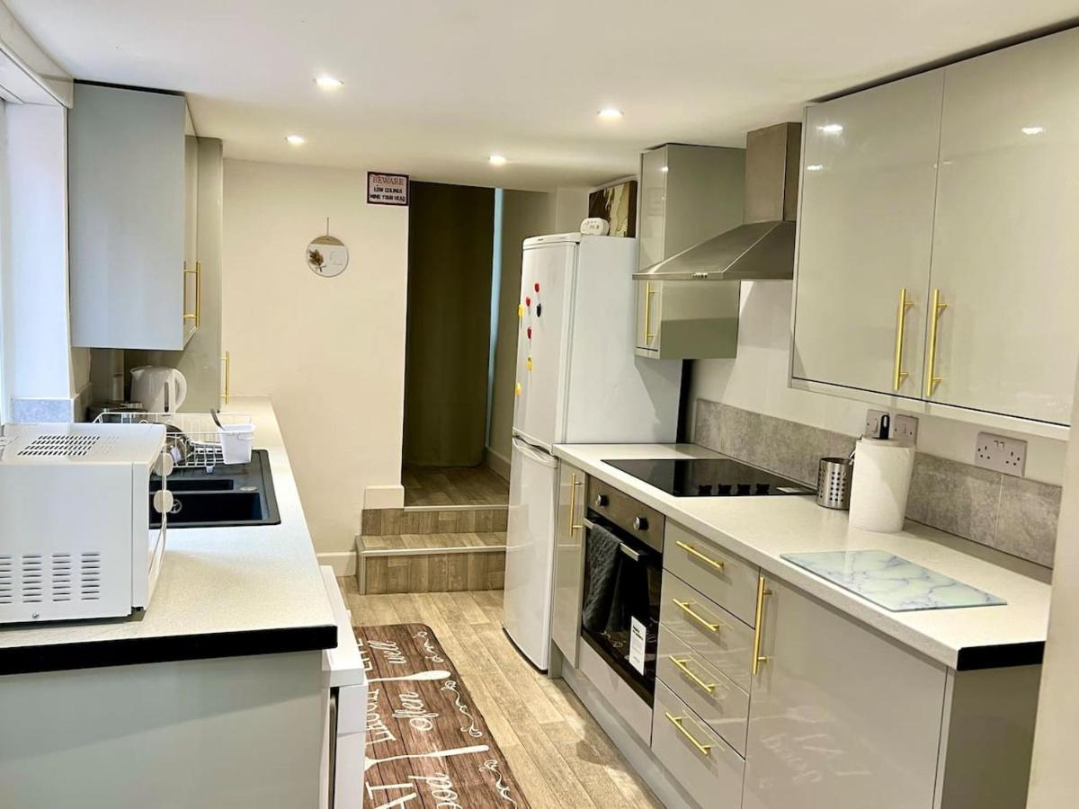 4 Bedroom Terrace House Wellingborough Extérieur photo