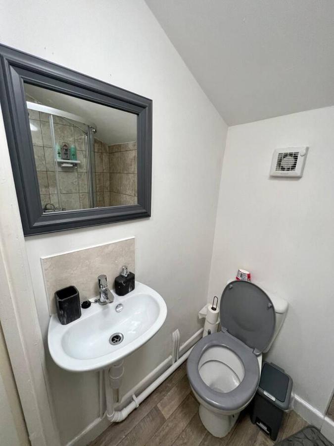4 Bedroom Terrace House Wellingborough Extérieur photo