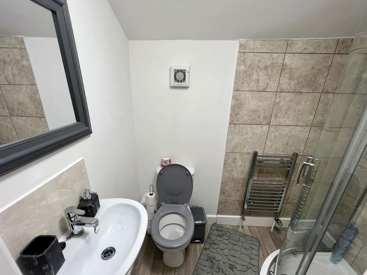4 Bedroom Terrace House Wellingborough Extérieur photo