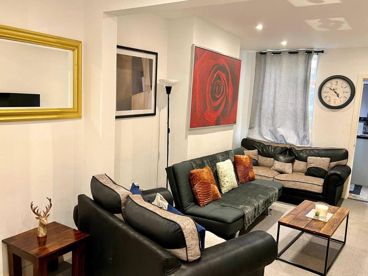 4 Bedroom Terrace House Wellingborough Extérieur photo