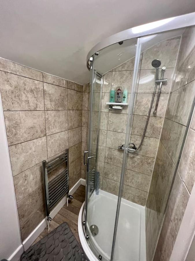 4 Bedroom Terrace House Wellingborough Extérieur photo