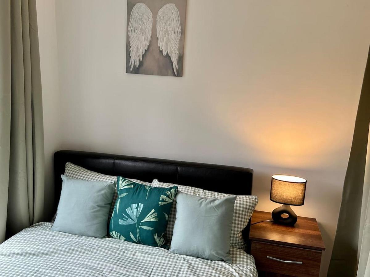 4 Bedroom Terrace House Wellingborough Extérieur photo
