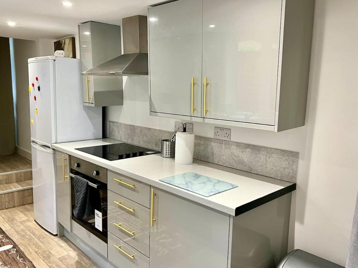 4 Bedroom Terrace House Wellingborough Extérieur photo