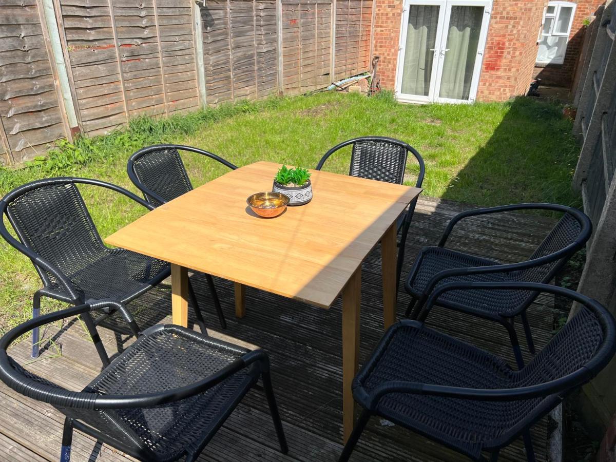 4 Bedroom Terrace House Wellingborough Extérieur photo